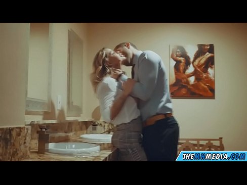 ❤️ Кога бујна русокоса ќе ве заведе во јавен тоалет ❤ Квалитетно порно кај нас ️❤